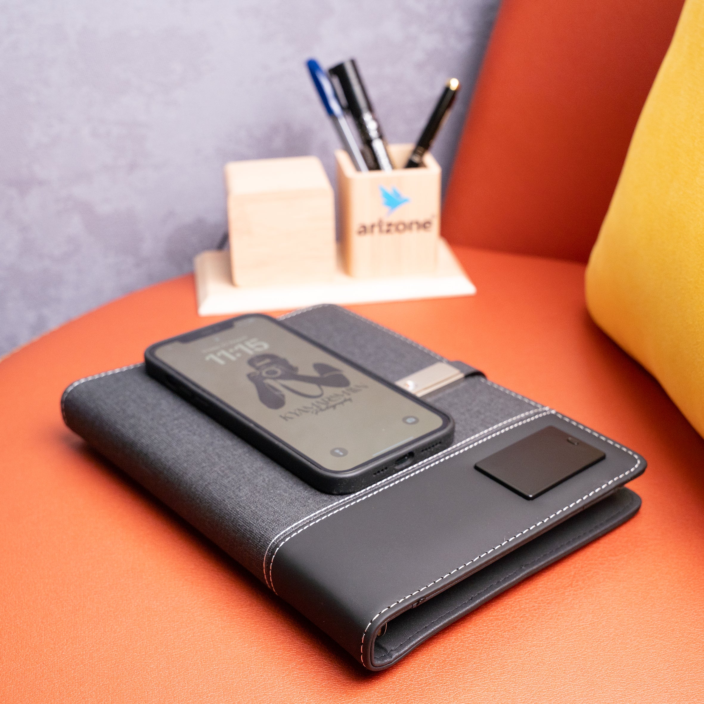 POWERBANK NOTEBOOK WITH WIRELESS CHARGER Main image