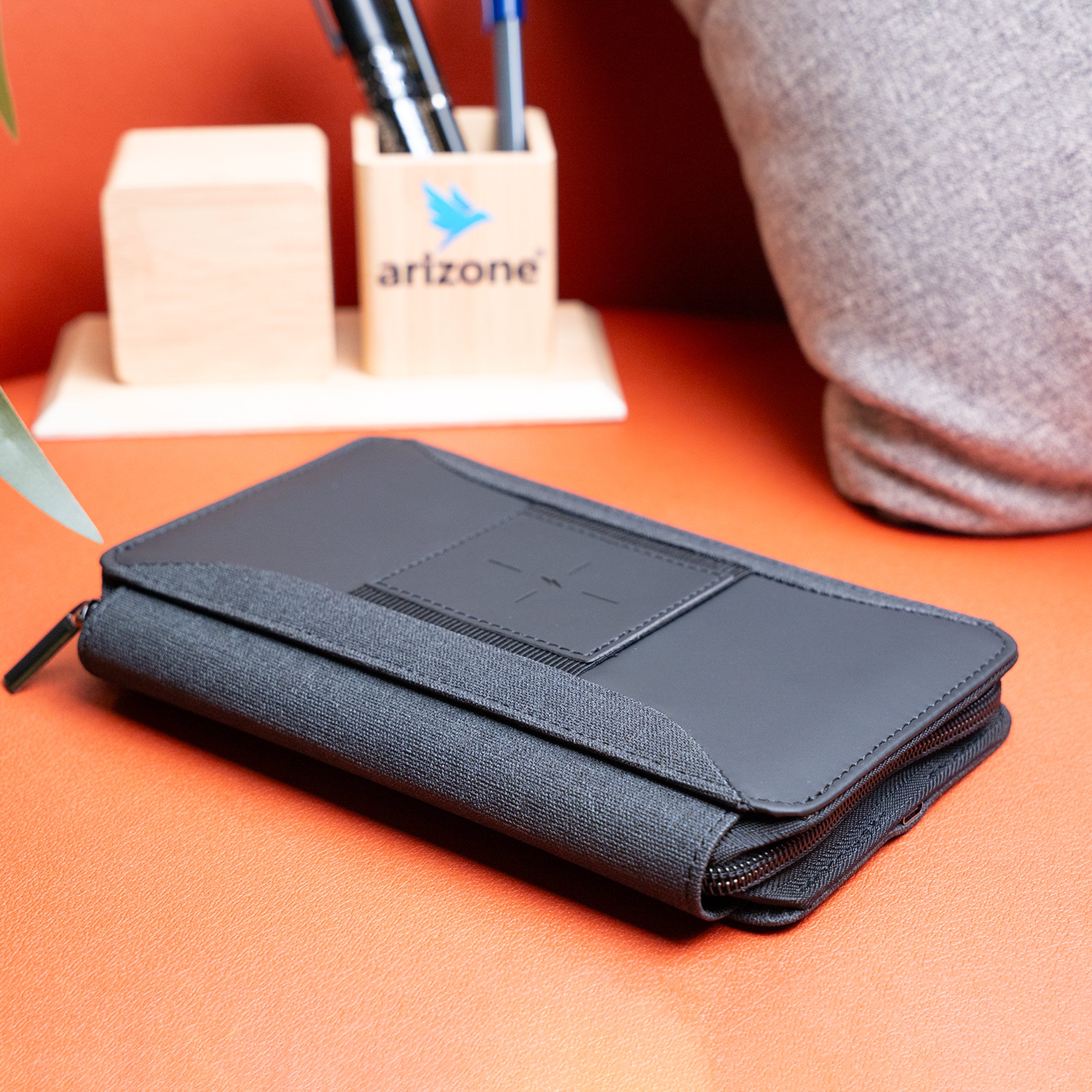 POWERBANK NOTEBOOK WITH WIRELESS CHARGER