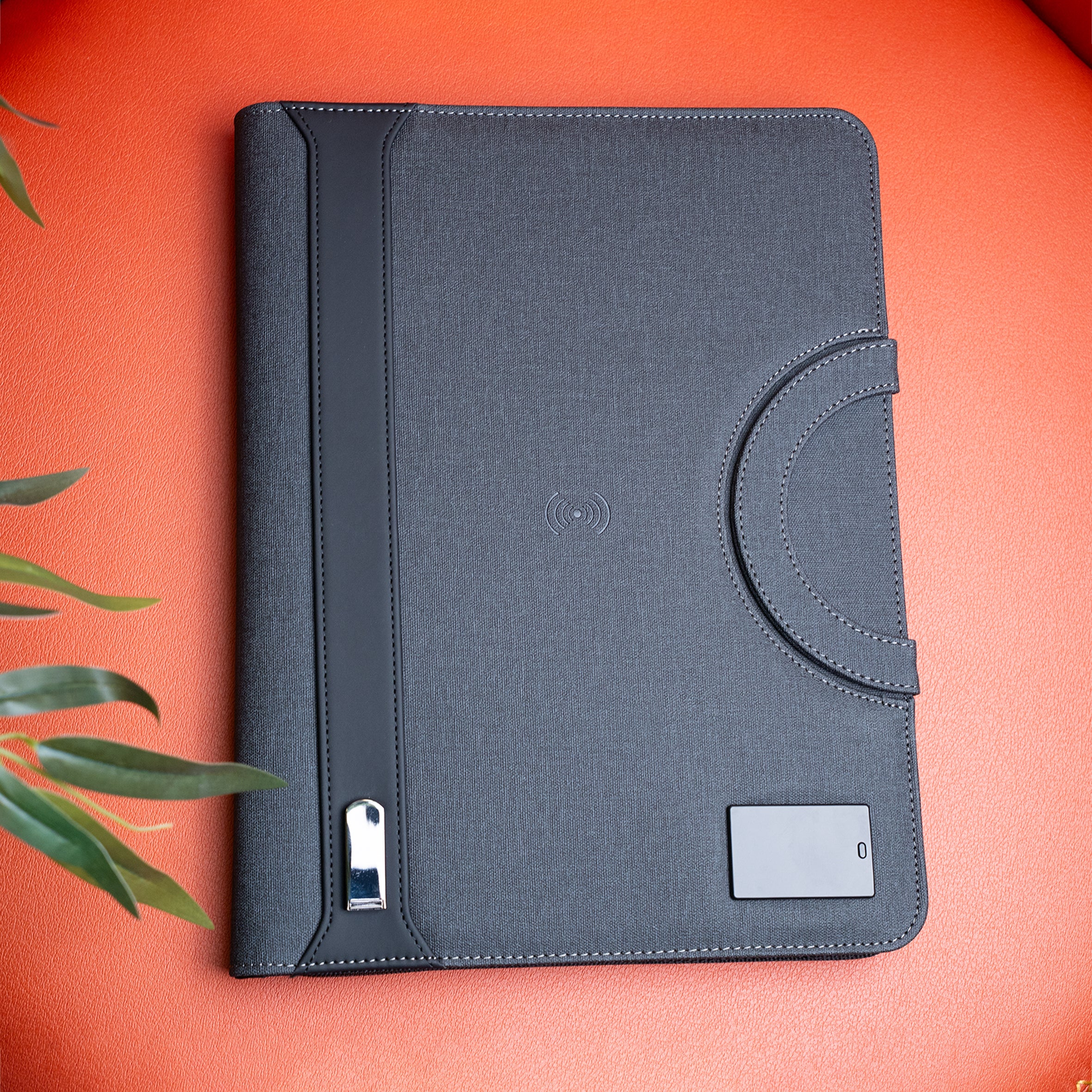 POWERBANK NOTEBOOK WITH WIRELESS CHARGER