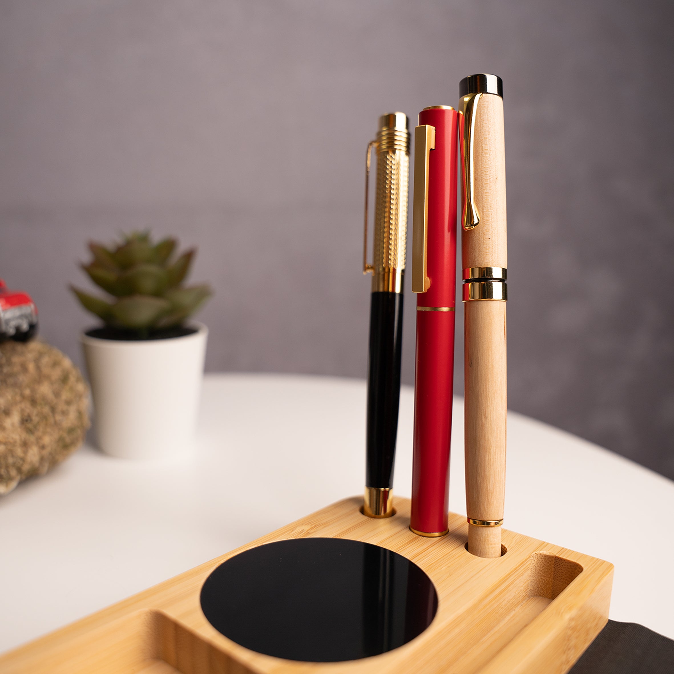 WOODEN WIRELESS CHARGING  PAD WITH PEN HOLDER