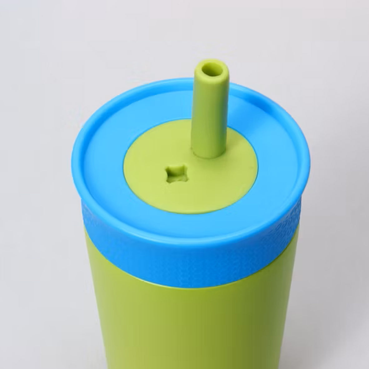 STAINLESS STEEL TUMBLER WITH SPILL RESISTANT FLEXIBLE STRAW